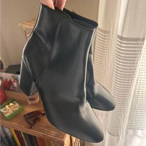 Never worn black boot!